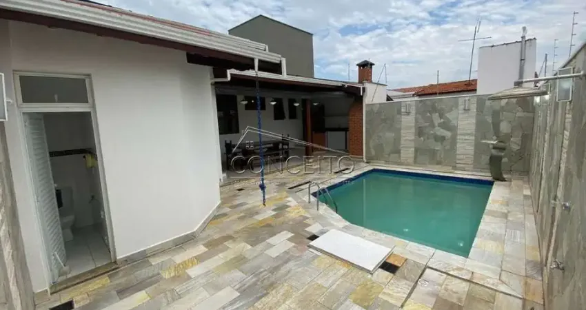 Casa térrea à venda no centro de Piracicaba com 200 m² | 3 dormitórios, sendo 1 suíte e 4 vagas de garagem.