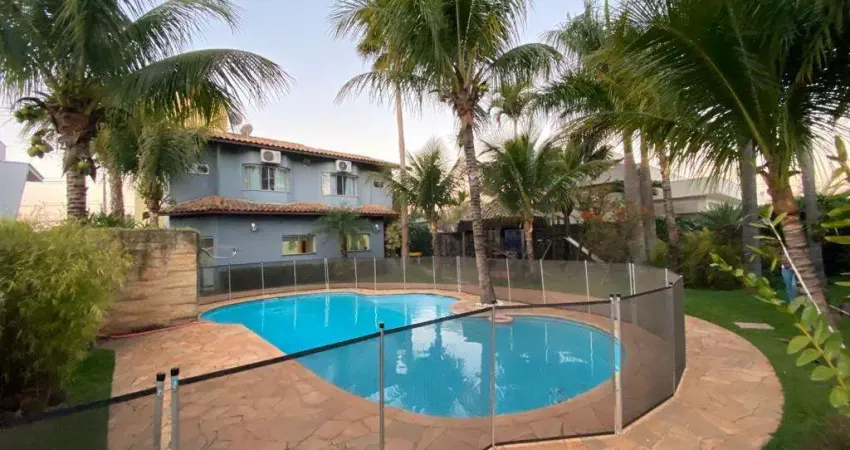 Sobrado à venda no Condomínio Park Campestre com 660 m² | 3 suítes, amplo quintal e 4 vagas de garagem.