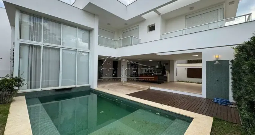 Sobrado de alto padrão para locação no Condomínio Alphaville Piracicaba com 373,43 m² | 4 suítes com closet e sacada, 2 vagas de garagem cobertas.