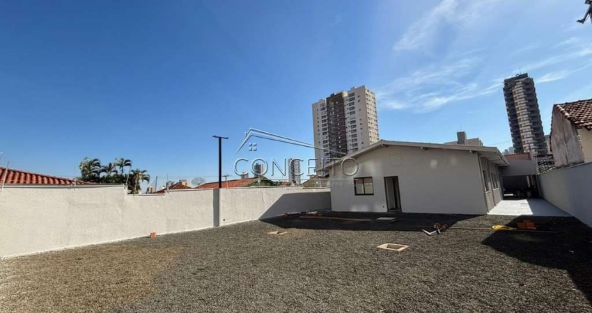 Casa comercial para venda ou locação no bairro Jardim Europa com 257 m² | 9 salas com banheiro privativo, recepção e 13 vagas de estacionamento.
