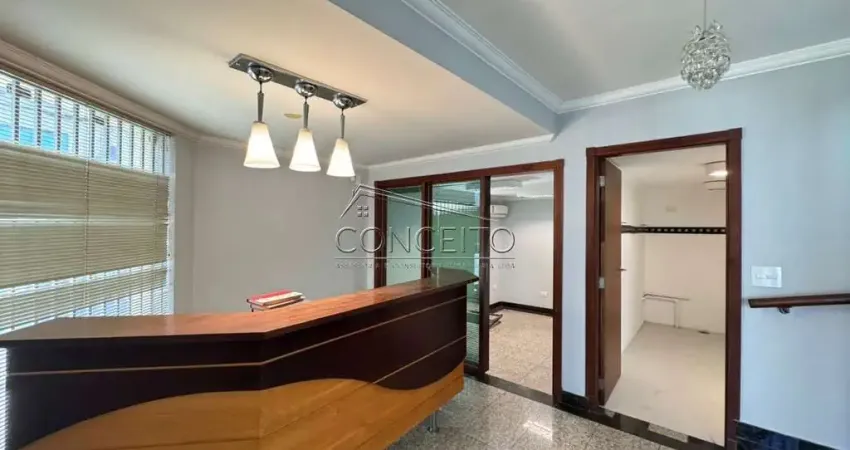 Casa comercial para locação no centro de Piracicaba com 194 m² | 4 salas, sendo uma sala três ambientes, 3 banheiros e copa
