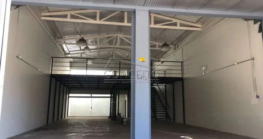 Barracão comercial para locação no bairro Vila Fátima com 274 m² | Amplo salão, 2 banheiros, escritório e 3 vagas de estacionamento.