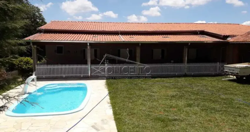 Chácara à venda no alto da serra de são pedro com 150 m² | 4 dormitórios, sendo 1 suíte, chalé e 4 vagas de garagem cobertas.