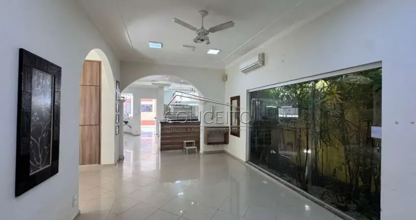Casa comercial para venda ou locação no centro de Rio Claro, com área construída de 260 m² | Recepção com 2 ambientes, 5 salas e 8 vagas.
