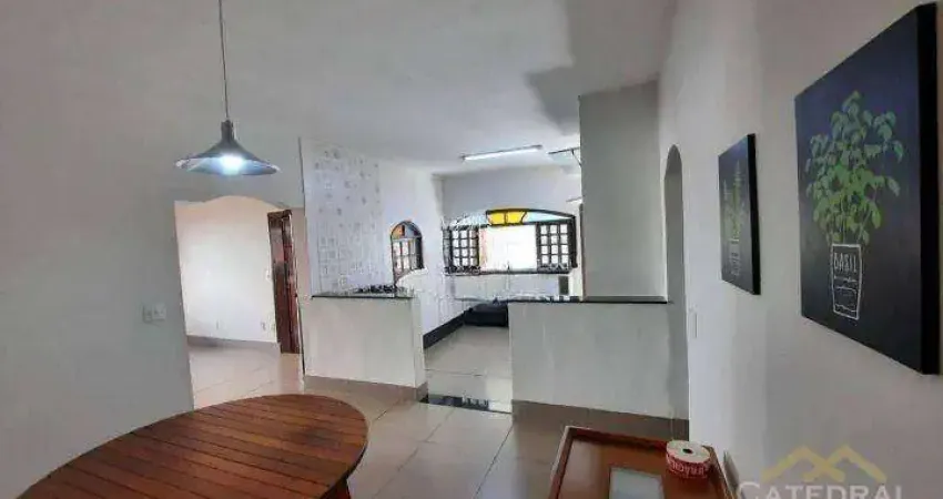 Casa com 3 dormitórios à venda, 200 m² por R$ 800.000,00 - Parque Recanto do Parrilho - Jundiaí/SP