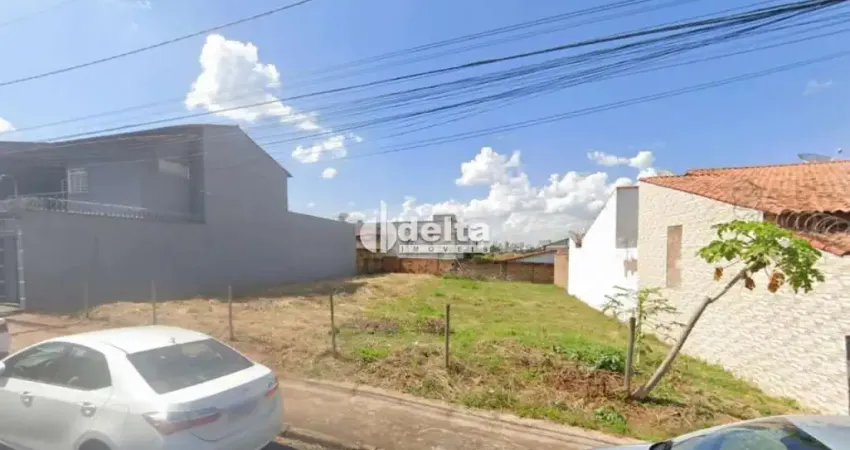 Terreno disponível para venda 360 m² no bairro Presidente Roosevelt em Uberlândia-MG