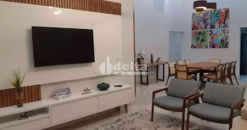 Casa residencial disponível para venda no bairro Custódio Pereira em Uberlândia-MG