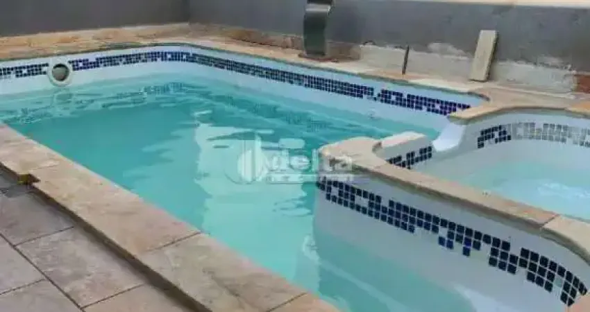 Casa residencial disponível para venda no bairro umuarama em uberlândia-mg