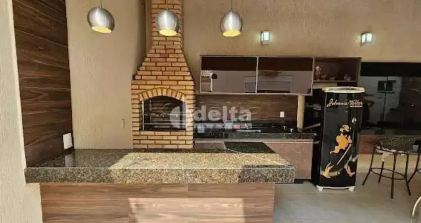 Casa residencial disponível para venda no bairro Alto Umuarama em Uberlândia-MG