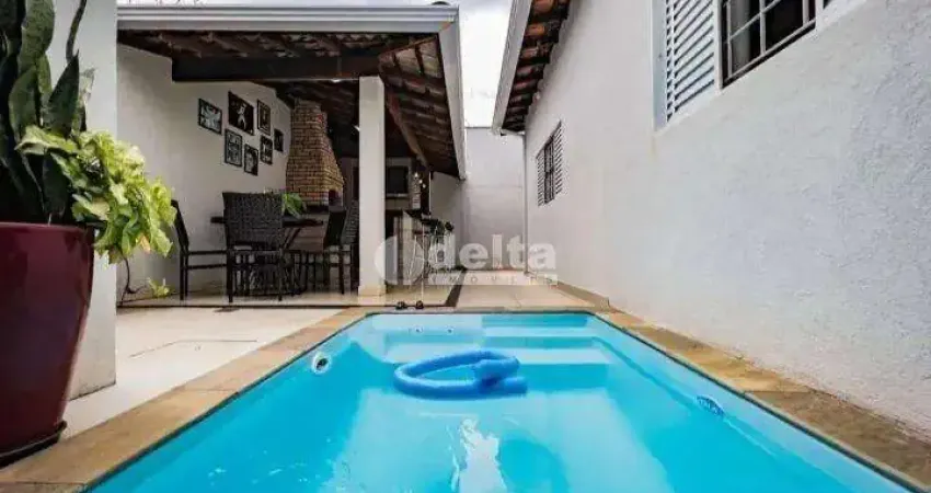 Casa residencial com 3 quartos sendo 1 suíte disponível para venda no bairro jardim karaíba em uberlândia - mg.