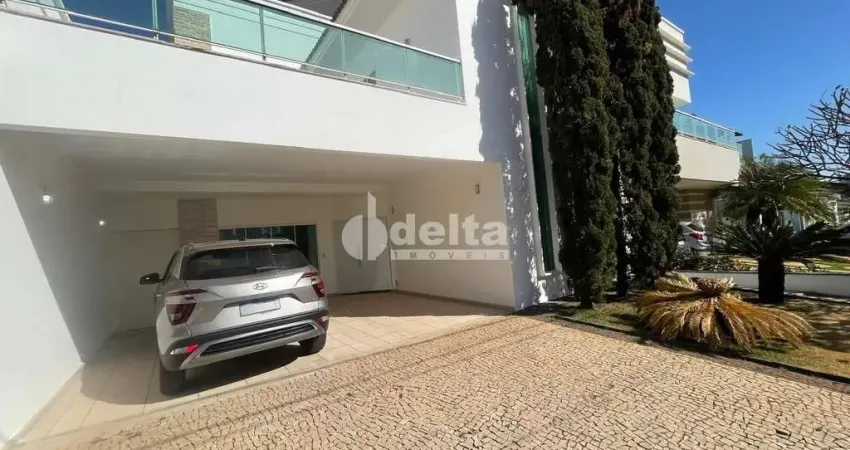 Casa no condomínio Royal Park disponível para venda em Uberlândia-MG