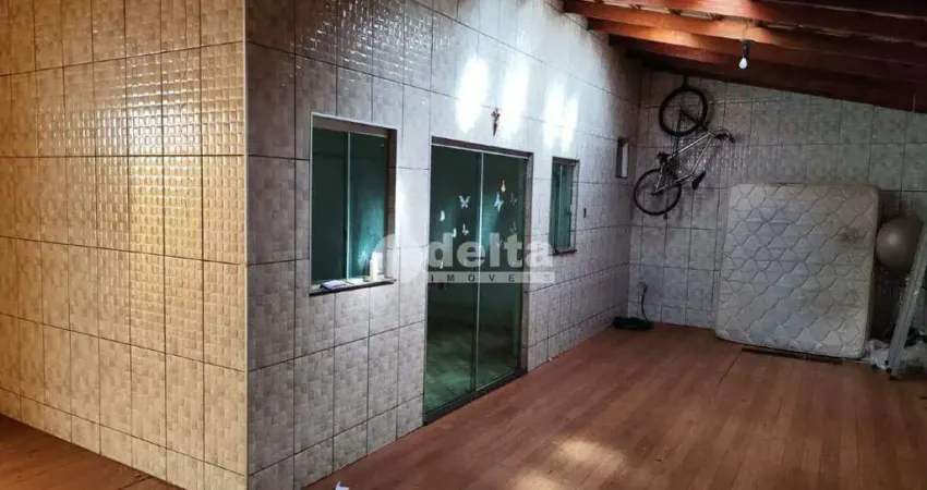 Casa residencial disponível para venda no bairro Maravilha em Uberlândia-MG