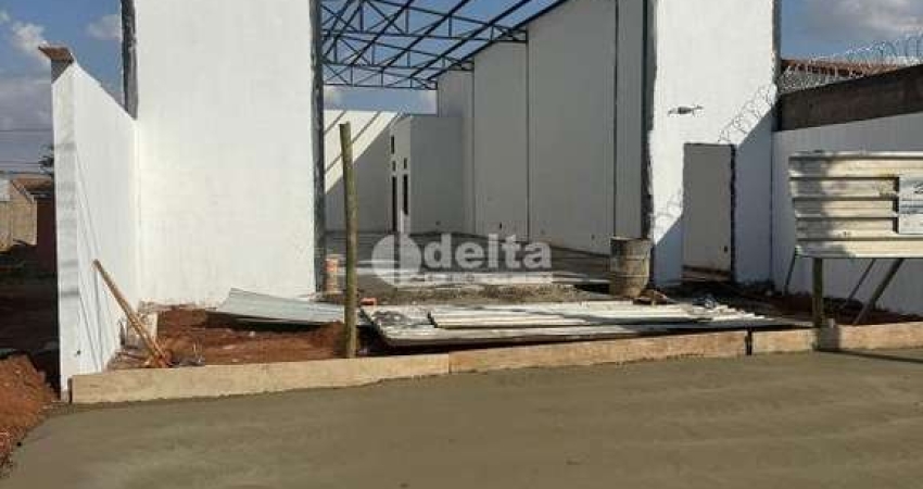 Galpão disponível para venda no bairro Jardim Holanda em Uberlândia-MG