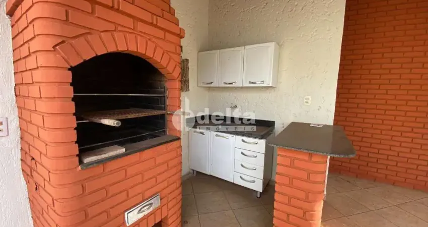 Casa no condomínio Jardim Imperial disponível para venda em Uberlândia-MG