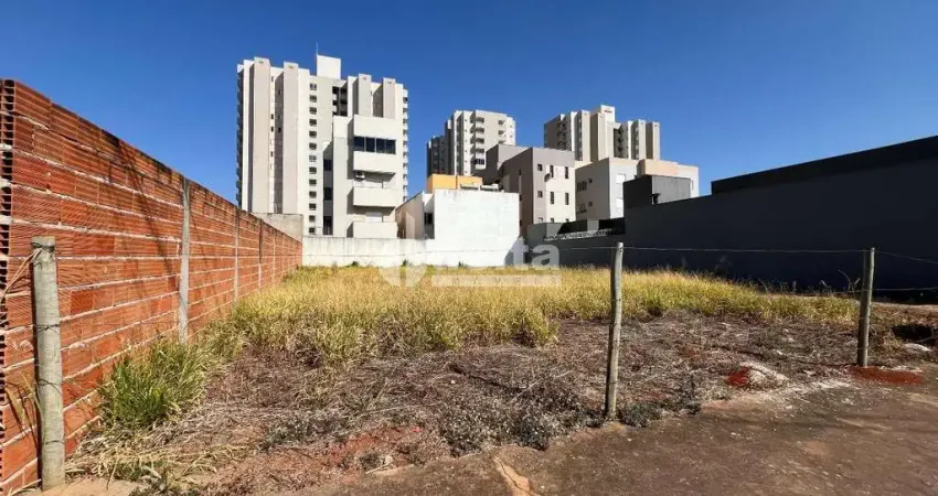 Terreno disponível para venda 300 m² no bairro Novo Mundo em Uberlândia-MG