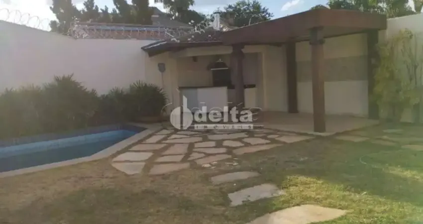 Casa residencial disponível para venda no bairro Jardim Karaíba em Uberlândia-MG