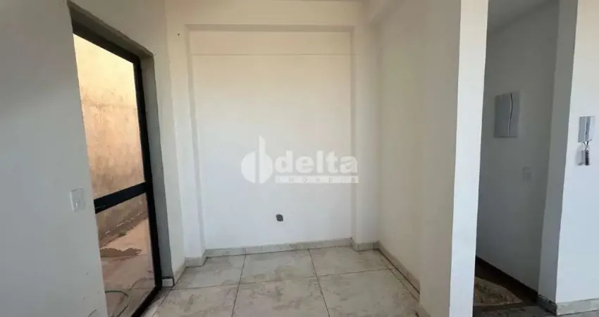 Casa residencial disponível para venda no bairro Jardim Holanda em Uberlândia-MG.
