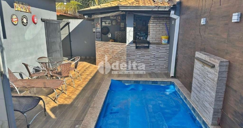Casa residencial disponível para locação e venda no bairro Jardim Botânico em Uberlândia-MG