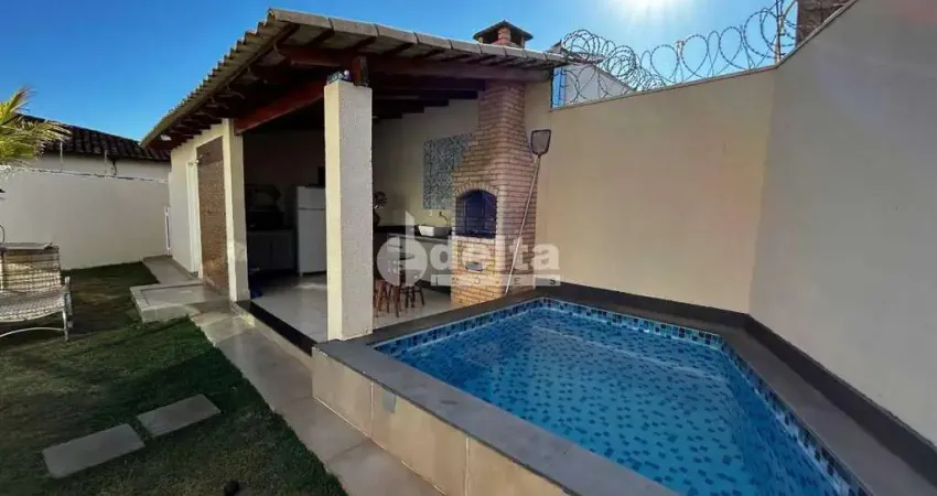 Casa mobiliado com 3 quartos sendo 1 suíte disponível para locação no bairro jardim karaíba em uberlândia - mg.