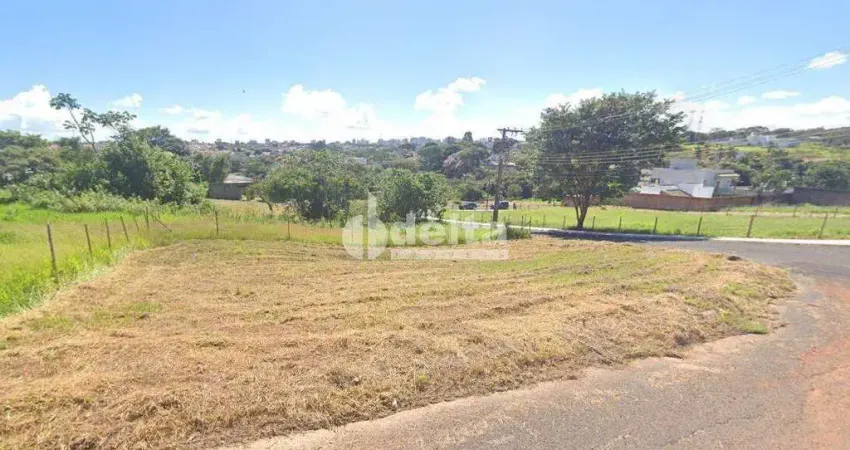 Terreno de esquina disponível para venda 415 m² no bairro Jardim Karaíba em Uberlândia-MG