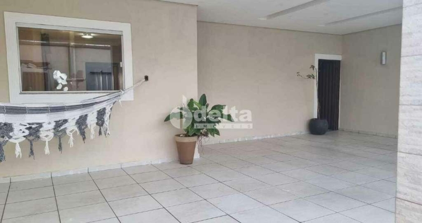 Casa residencial disponível para venda no bairro Pampulha em Uberlândia-MG