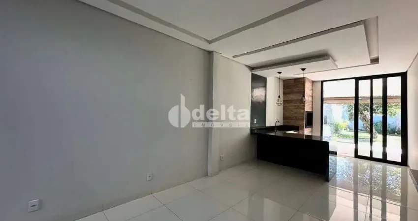 Casa residencial disponível para  venda no bairro Santa Mônica em Uberlândia-MG