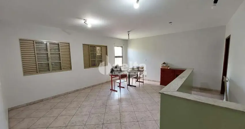 Casa disponível para venda no bairro Custódio Pereira em Uberlândia-MG