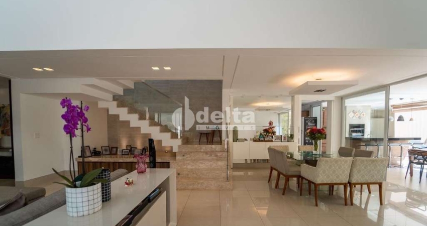 Casa no condomínio Bosque Karaiba disponível para venda em Uberlândia-MG