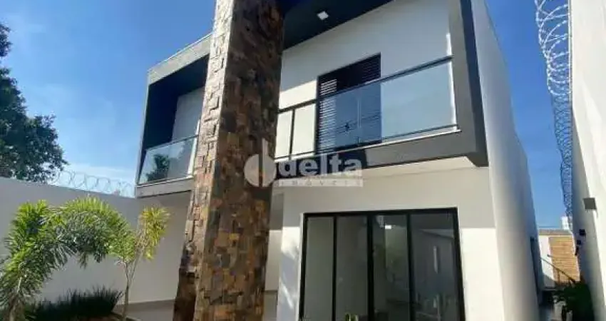 Casa residencial disponível para venda no bairro Nova Uberlândia em Uberlândia-MG