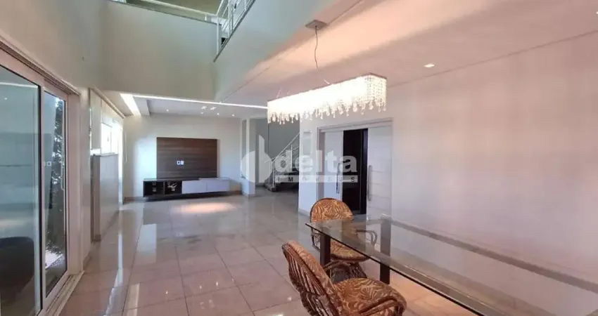 Casa no condomínio Royal Park disponível para venda em Uberlândia-MG