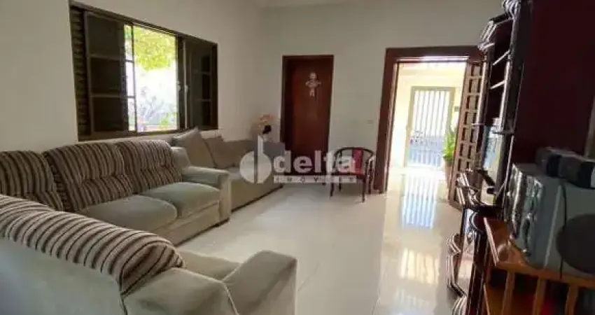 Casa comercial e residencial disponível para locação e venda no bairro nossa senhora aparecida em uberlândia-mg
