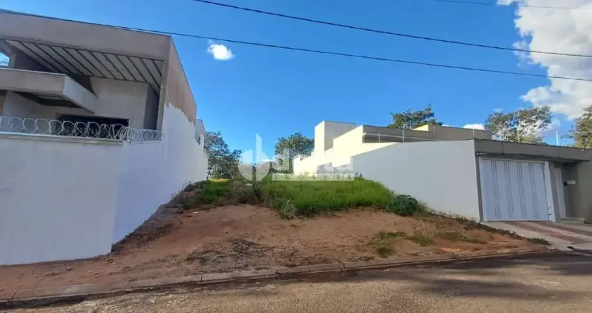 Terreno disponível para venda 360 m² no bairro Jardim Inconfidência em Uberlândia-MG