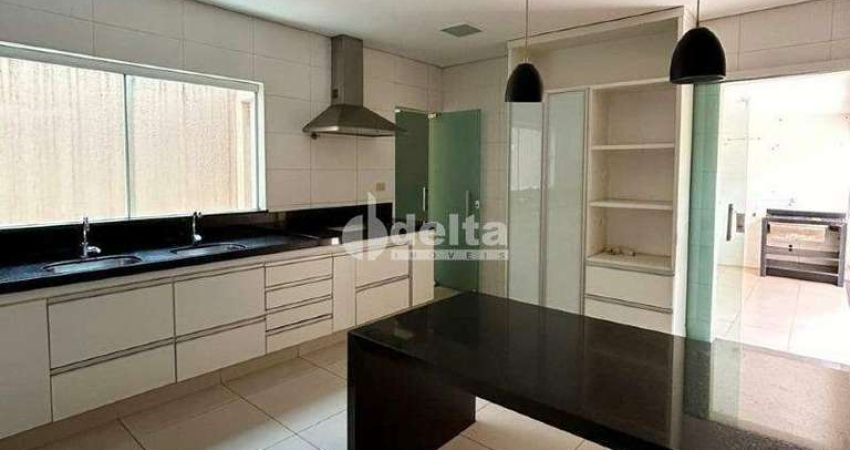 Casa disponível para venda no bairro Brasil em Uberlândia-MG