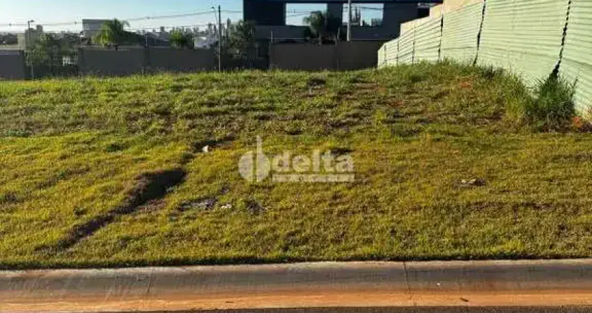 Terreno no Condomínio disponível para venda no bairro Gávea em Uberlândia-MG
