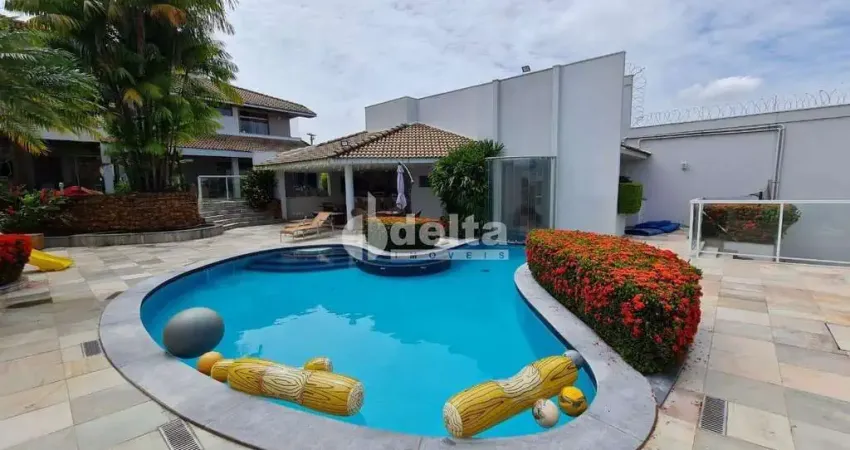 Casa residencial disponível para venda no bairro Jardim Colina em Uberlândia-MG