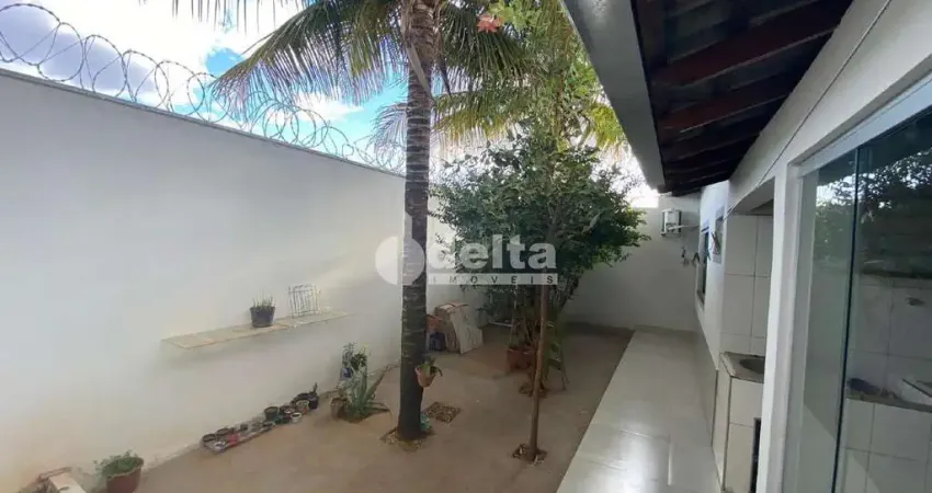 Casa residencial com 4 quartos sendo 2 suítes disponível para locação no bairro pampulha em uberlândia - mg.