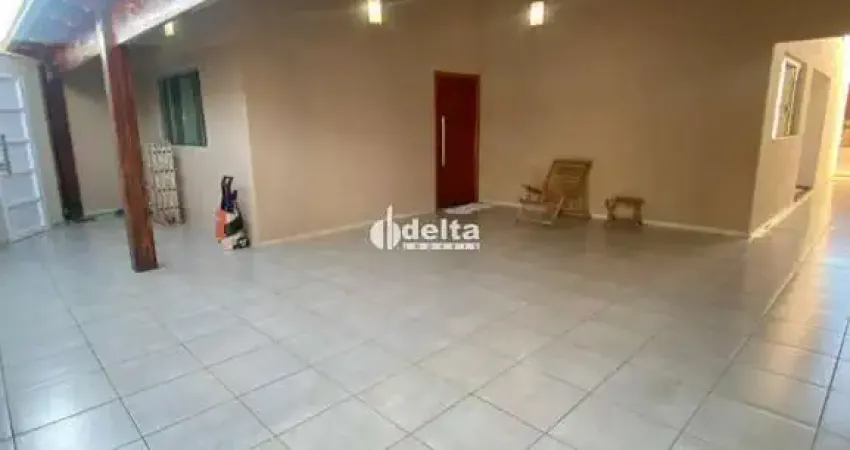 Casa residencial disponível para venda no bairro Alto Umuarama em Uberlândia-MG