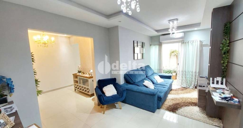 Casa residencial disponível para venda no bairro Laranjeiras em Uberlândia-MG