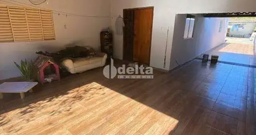 Casa com 3 quartos à venda em Laranjeiras, Uberlândia