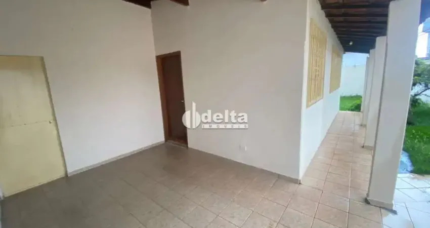 Casa residencial disponível para venda no bairro Presidente Roosevelt em Uberlândia-MG