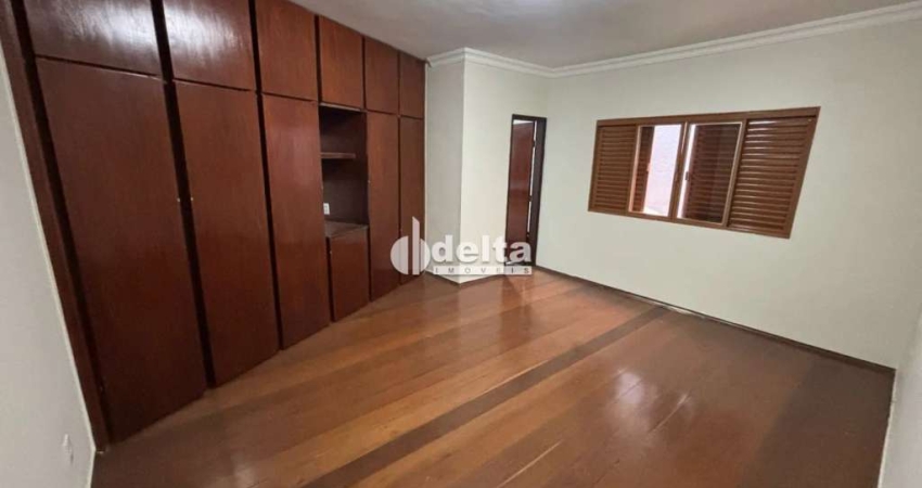 Casa residencial disponível para venda no bairro Tabajaras em Uberlândia-MG
