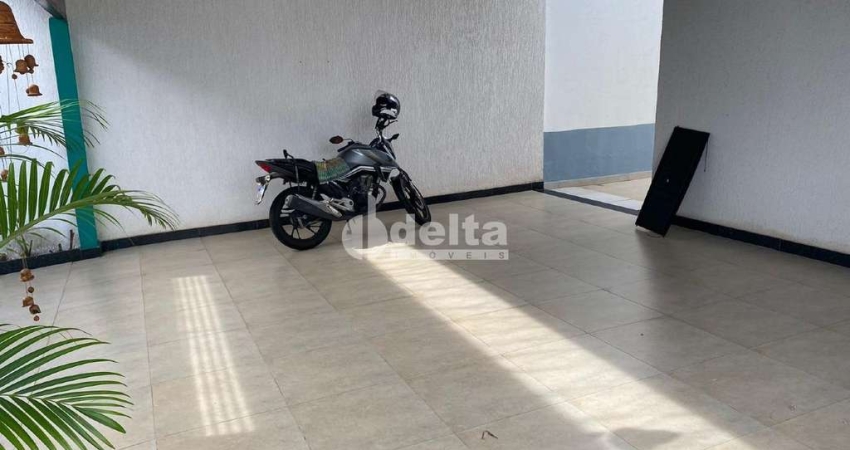 Casa residencial disponível para venda no bairro Loteamento Portal do Vale II em Uberlândia - MG.