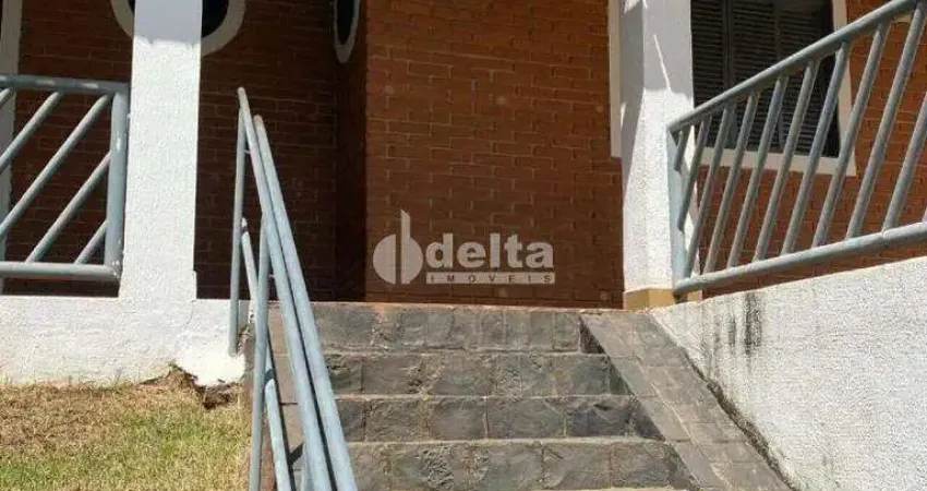 Casa residencial disponível para locação e venda no bairro tabajaras em uberlândia-mg