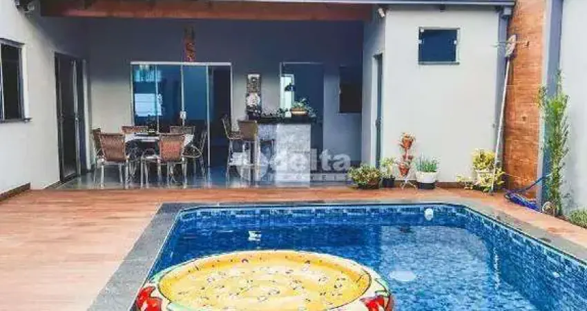 Casa residencial disponível para locação e venda no bairro Santa Mônica em Uberlândia-MG