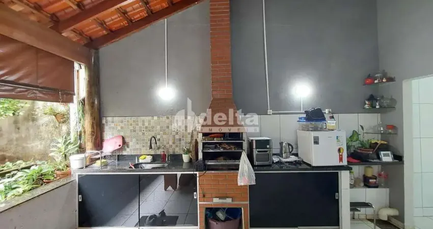 Casa residencial disponível para venda no bairro Taiman em Uberlândia-MG