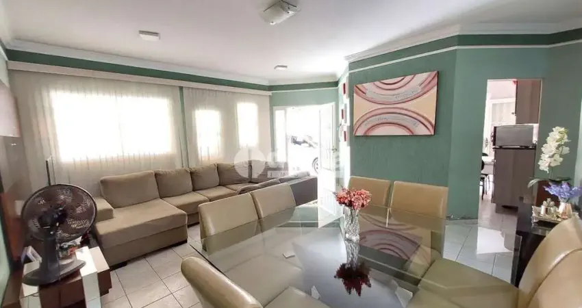 Casa residencial disponível para venda no bairro Jardim das Palmeiras em Uberlândia - MG