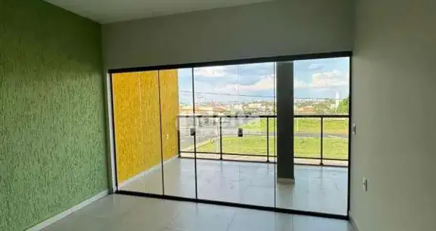 Loja disponível para venda no bairro Jardim Europa em Uberlândia-MG.