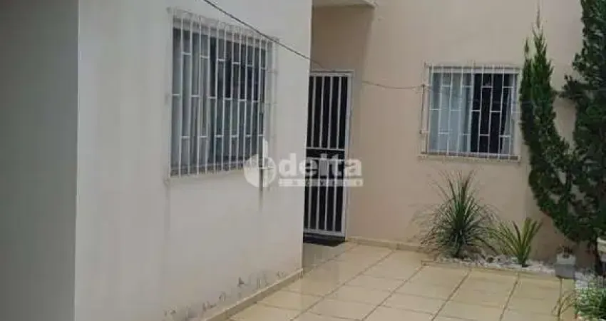 Casa residencial disponível para venda no bairro Jardim Canaã em Uberlândia-MG