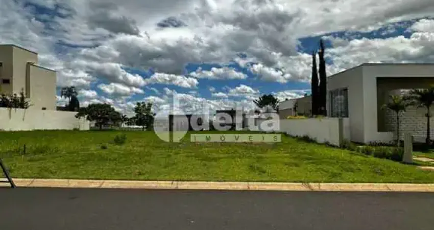 Terreno no Condomínio disponível para venda no bairro Jardim Sul em Uberlândia-MG