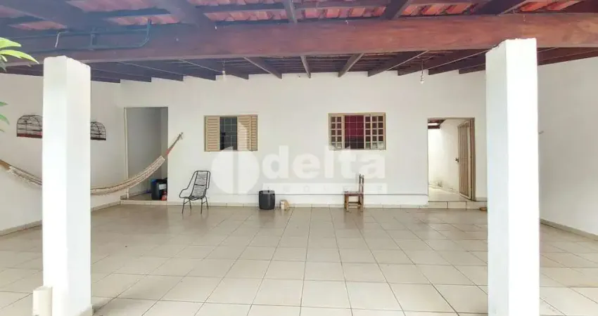 Casa com 3 quartos à venda no Jardim das Palmeiras, Uberlândia 
